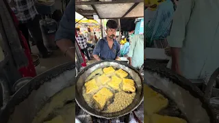 Kolhapur’s Giant Bread Pakoda – Made by a Hardworking Street Food Hero