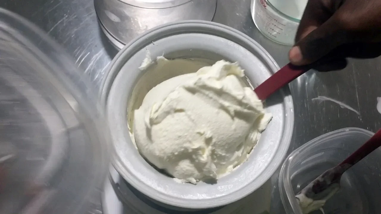 ***PHILADELPHIA-STYLE VANILLA RECIPE, MAKES AT LEAST 1 QUART/LITER*** 1 pint (2 cups, 475 ml) cream . 