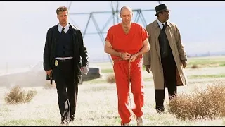 قاتل محترف بيتقبض عليه لكن بيستهزئ بالشرطه وبينفذ جرايم وهو مسجون ملخص فيلم Se7en 