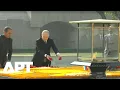 Lagu Putin Listens to ‘Raghupati Raghav Raja Ram’, Removes Shoes to Pay Tribute at Rajghat | APT
