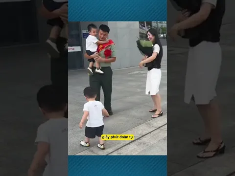 Khoảnh khắc đoàn tụ thiêng liêng của người lính cùng vợ và các con!!