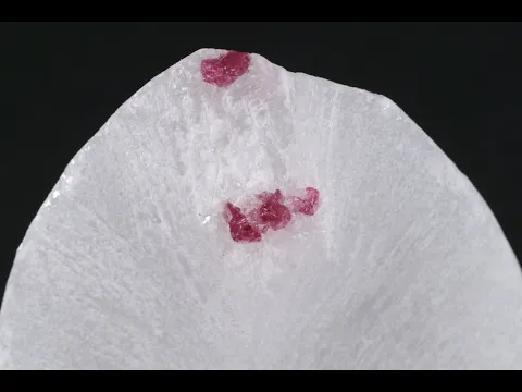 レッドスピネル(尖晶石) 結晶 母岩付き 73g｜天然石 通販キラリ石
