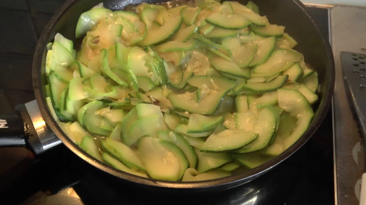 Couscous Gemüse Pfanne / One Pot Gericht in 20 Minuten / Vegan / Ramadan Rezept / Sallys Welt. 