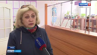 Омичка три месяца не могла попасть на прием к врачу из-за путаницы в документах