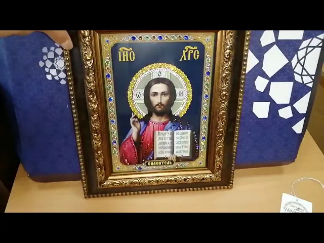Видео-обзор Икона 'Христос Спаситель' с кристаллами Swarovski, в черной раме