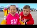 Download Lagu Diana and Roma found slime on the beach