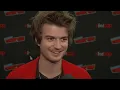 Video di Joe Keery REACTS to Outrage Over Haircut and Talks 'Stranger Things' 4! (Exclusive)