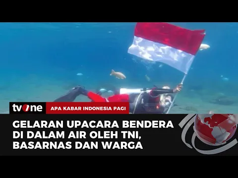 Disaksikan Ikan-ikan Cantik, TNI AL Kibarkan Bendera di Dalam Air