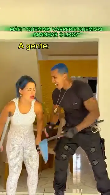 Na sua casa é uma luta também?@mayca.brasil #apollosant #funnymemes #funny #couple #short