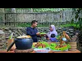 Download Lagu Gegrilde inktvis met rauwe sambal en ansjovisrijst | Samen eten | Dorpsleven