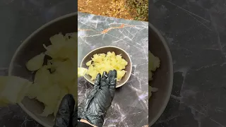 معقول لسا بتقشروا البوملي 