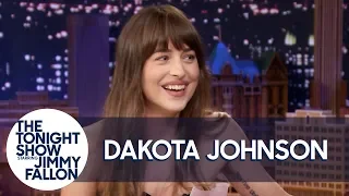Download Dakota Johnson Explains Her Missing Tooth Gap MP3