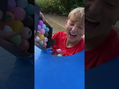Mengisi Balon Air Raksasa dengan Bath Bomb!