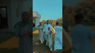 طول ما الدنيا بينا بتلف احنا هنفضل كتف في كتف 