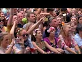 Dolly Parton performs Jolene at Glastonbury - BBC