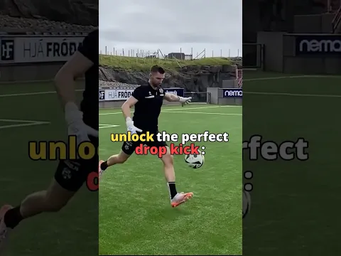 Every goalkeeper needs to know this technique 😳 #goalkeeper #training