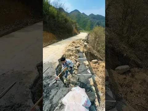 सरकार नहीं कर पाई, लेकिन इस लड़के ने कर दिखाया! 😱❤️ Road Repair Hero | #Humanity Wins 🙏 #shorts