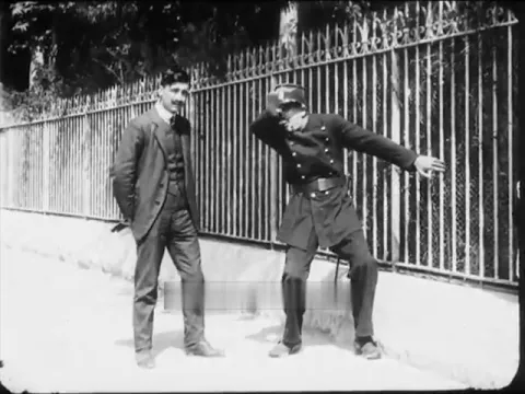 Les Deux Poltrons (1910) [The Two Cowards] Pathé