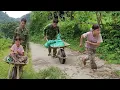 Download Lagu Thu eagerly joined her uncle in transporting sand to pour concrete floors for the new house.