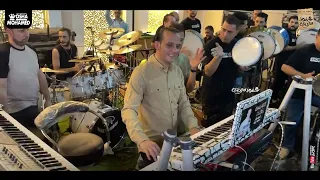 القشاش طول ماهو رايق يبقي عوضك على الله فى القاعه سقف القاعه بيتهز يا اوشا 