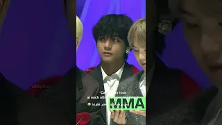 ردة فعل تاي عندما استلم الجائزة من صديقه 