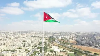 خافق في المعالي والمنى   عربي الظلال والسنا  في الذرى والأعالي   فوق هام الرجال  زاهيا زاهيا أهيبا دندنها