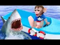 Download Lagu Baby Monkey Chu Chu Drives a Boat to Visit the Dog and Takes a Bath with the Duckling in the Bathtub