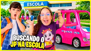 Buscamos o João Pedro com Carrinho de BRINQUEDO na escola