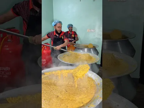 বাংলাদেশের প্রথম পাকিস্তানি ঝুরা মাংসের লটকা খিচুড়ি।#beef #streetfood #khicuri #viral #food #eat