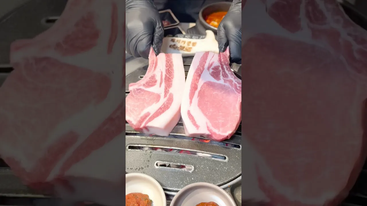 960時間熟成!極厚骨付き豚焼肉🔥
