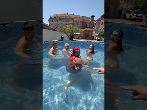 Hay algo flotando en nuestra piscina! 🤣 #shorts #shortsfeed #shortsvideo #funny #humor
