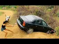 Download Lagu Girl tries to pull and fix car stuck in the middle of mountain road