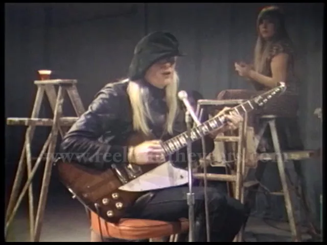 Johnny Winter- "Rock and Roll, Hoochie Koo" Backstage Jam • 1971 (Reelin' In The Years Archive) Johnny Winter- "Rock and Roll, Hoochie Koo" Backstage Jam • 1971 (Reelin' In The Years Archive)