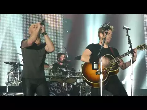 Download MP3 Nickelback ft. Chris Daughtry - Rockstar (Live - Manchester Arena, UK, 2012)