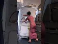Download Lagu Pramugari Cantik Lion Air Saat Menutup Pintu Pesawat Boeing 737-900ER 😁🙏🏻🥰