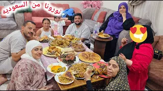 اكبر عزومه لاهل السعوديه على اجمل سفره محاشي واحلى هدايا من اهل السعوديه 