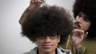 Por sua mãe detestar seu cabelo... ele descidiu mudar
