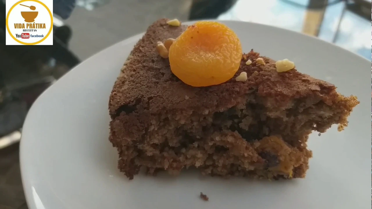 Bolo integral, açúcar mascavo, banana e canela.