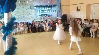 Йде з небес на білу землю Св Миколай танцювальна композиція 