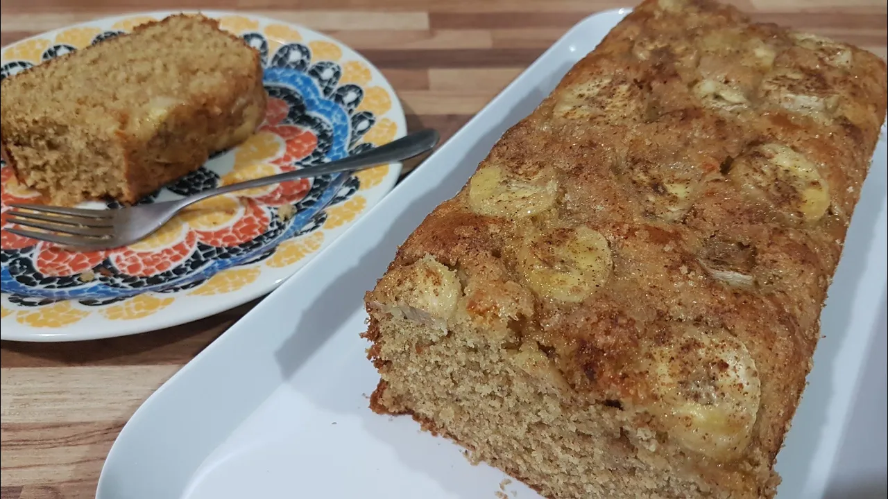 BOLO DE BANANA COM GRANOLA / Natali Bordin