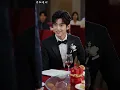 穿越成小說裡的砲灰舔狗男配，訂婚宴當天，他當場退婚拒背500W債務，拆穿渣女全家惡毒面目，靠商業知識逆襲成首富！