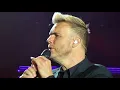 Download Lagu Gary Barlow - Another Crack In My Heart (Live) Sherwood Pines Forest 23/06/18