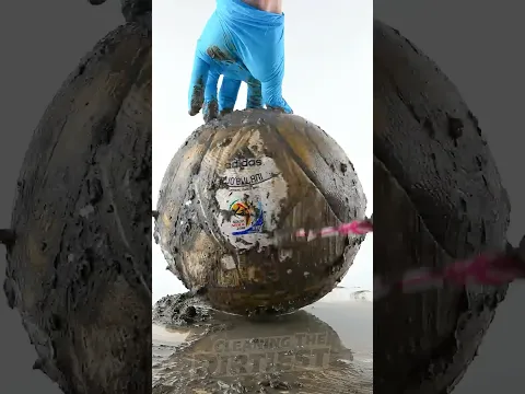 Speed Cleaning The DIRTIEST World Cup 2010 Final Match Ball! (Jo'bulani)