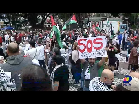 Ato pela paz: em Florianópolis, centenas de pessoas participam de manifestação contra a guerra