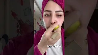 جربى مقشر الشفايف دا وشفايفك هتبقى ناعمه جدا 