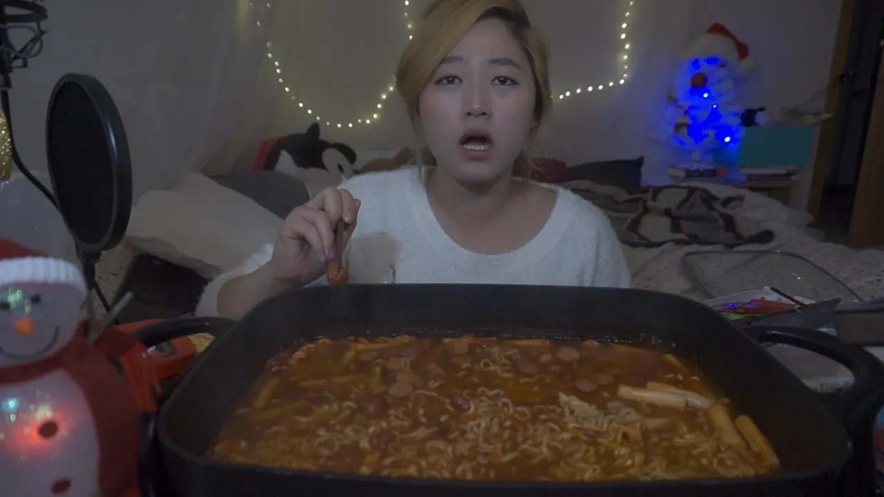 How to enjoy super spicy noodles     MUKBANG