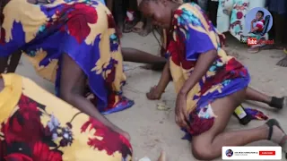 baikoko ya wazaram wamwaga razi uwanjani kangamoko akalia chupa