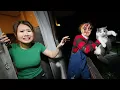 BONEKA CHUCKY JATUHIN PAMPAM KUCING DARI LANTAI 2!!