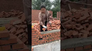 عملية صنع جدار من الطوب 