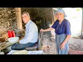 Download Lagu 84 Years Old, Tante Nadia Prepares Manakish \u0026 Bread